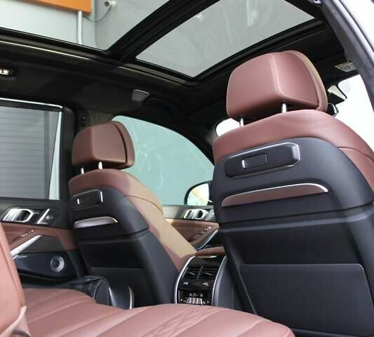 Серый БМВ X7, объемом двигателя 4.39 л и пробегом 3 тыс. км за 185000 $, фото 28 на Automoto.ua