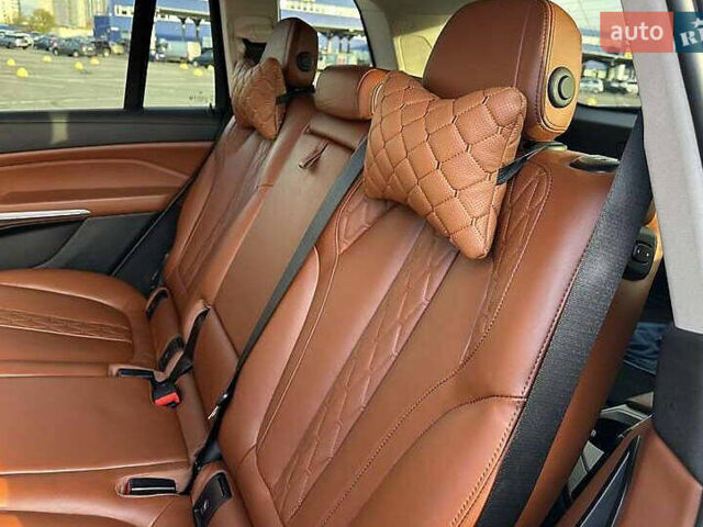 Серый БМВ X7, объемом двигателя 3 л и пробегом 11 тыс. км за 120000 $, фото 9 на Automoto.ua