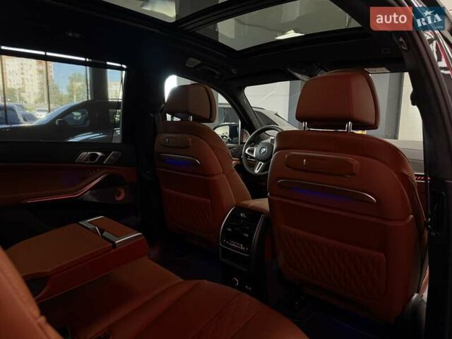 Серый БМВ X7, объемом двигателя 4.39 л и пробегом 1 тыс. км за 189900 $, фото 77 на Automoto.ua