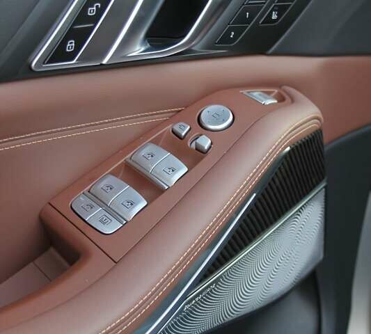 Серый БМВ X7, объемом двигателя 4.39 л и пробегом 3 тыс. км за 185000 $, фото 18 на Automoto.ua