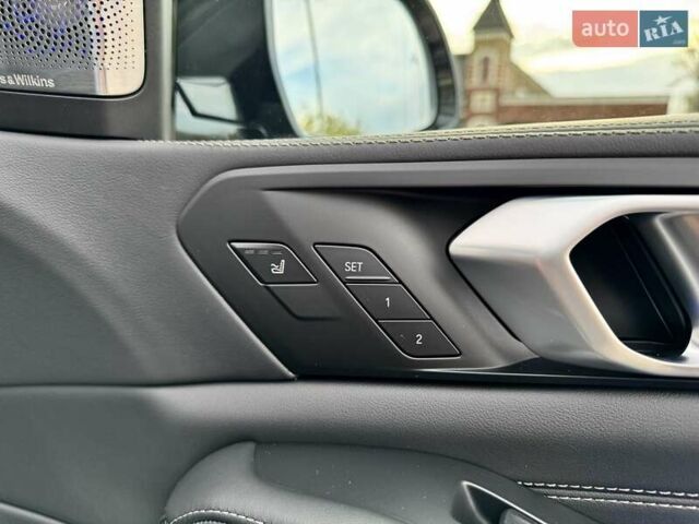 Серый БМВ X7, объемом двигателя 4.39 л и пробегом 7 тыс. км за 195000 $, фото 45 на Automoto.ua