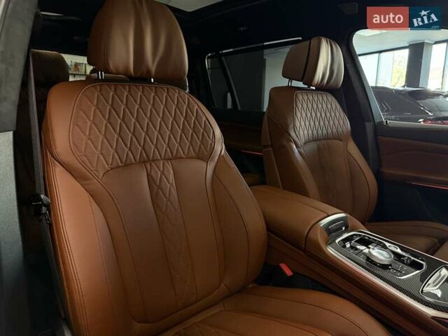 Серый БМВ X7, объемом двигателя 4.39 л и пробегом 1 тыс. км за 189900 $, фото 86 на Automoto.ua