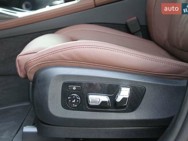 Серый БМВ X7, объемом двигателя 4.39 л и пробегом 3 тыс. км за 185000 $, фото 21 на Automoto.ua