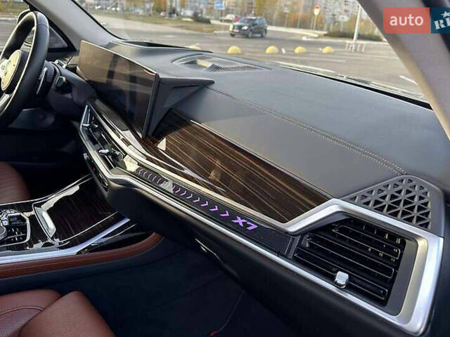 Серый БМВ X7, объемом двигателя 3 л и пробегом 11 тыс. км за 120000 $, фото 3 на Automoto.ua