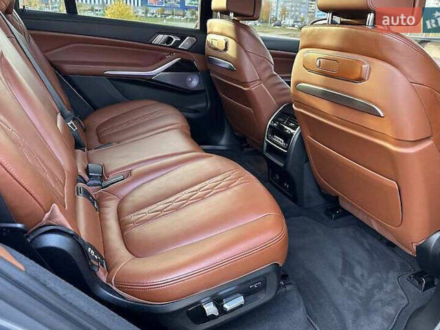 Серый БМВ X7, объемом двигателя 3 л и пробегом 11 тыс. км за 120000 $, фото 7 на Automoto.ua