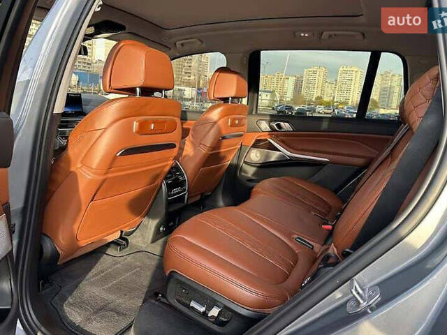 Серый БМВ X7, объемом двигателя 3 л и пробегом 11 тыс. км за 120000 $, фото 11 на Automoto.ua