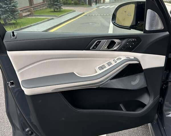 Сірий БМВ X7, об'ємом двигуна 4.39 л та пробігом 11 тис. км за 169500 $, фото 14 на Automoto.ua