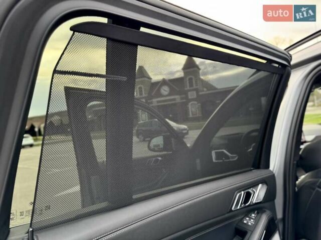 Серый БМВ X7, объемом двигателя 4.39 л и пробегом 7 тыс. км за 195000 $, фото 35 на Automoto.ua