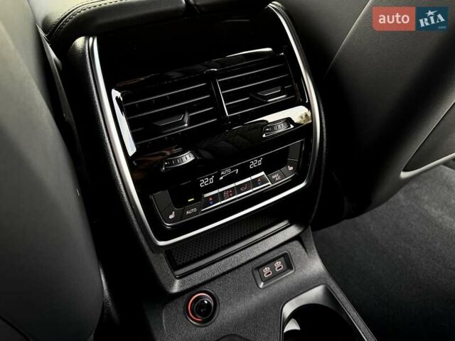 Серый БМВ X7, объемом двигателя 4.39 л и пробегом 7 тыс. км за 195000 $, фото 57 на Automoto.ua
