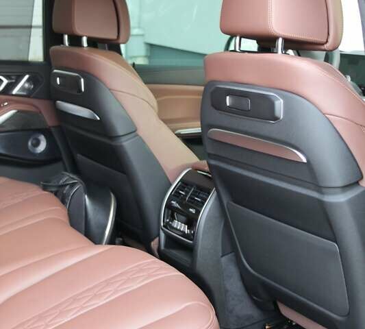 Серый БМВ X7, объемом двигателя 4.39 л и пробегом 3 тыс. км за 185000 $, фото 26 на Automoto.ua