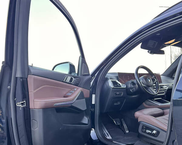 Синій БМВ X7, об'ємом двигуна 2.99 л та пробігом 10 тис. км за 122999 $, фото 24 на Automoto.ua