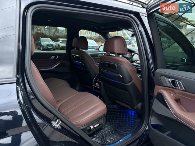 Синий БМВ X7, объемом двигателя 2.99 л и пробегом 65 тыс. км за 96000 $, фото 19 на Automoto.ua