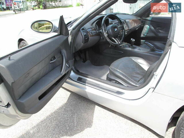 Серый БМВ Зет 4, объемом двигателя 3 л и пробегом 181 тыс. км за 9900 $, фото 16 на Automoto.ua