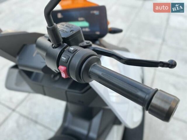 Белый БМВ CE 04, объемом двигателя 0 л и пробегом 3 тыс. км за 11106 $, фото 15 на Automoto.ua