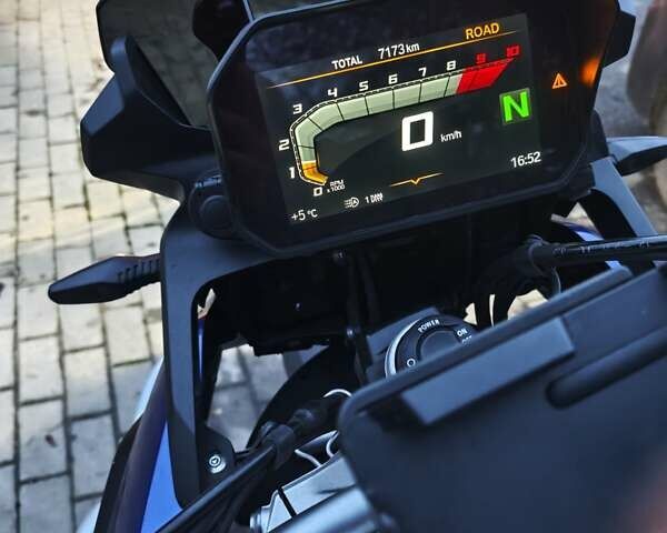 Синий БМВ F 750GS, объемом двигателя 0.85 л и пробегом 7 тыс. км за 12000 $, фото 6 на Automoto.ua