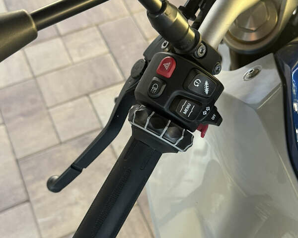 Белый БМВ F 900R, объемом двигателя 0.9 л и пробегом 3 тыс. км за 12000 $, фото 5 на Automoto.ua