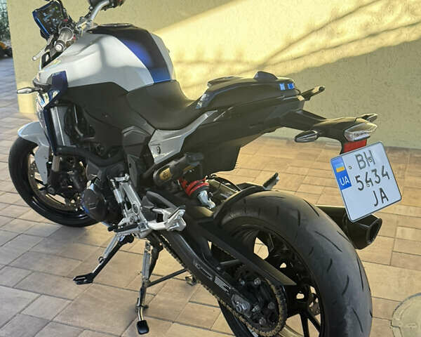 Белый БМВ F 900R, объемом двигателя 0.9 л и пробегом 3 тыс. км за 12000 $, фото 7 на Automoto.ua