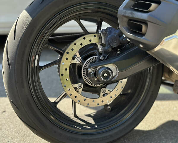 Серый БМВ F 900R, объемом двигателя 0.9 л и пробегом 12 тыс. км за 13499 $, фото 12 на Automoto.ua