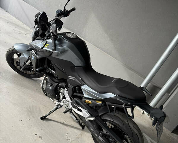 Серый БМВ F 900R, объемом двигателя 0.9 л и пробегом 11 тыс. км за 12200 $, фото 4 на Automoto.ua