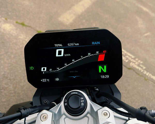Серый БМВ F 900R, объемом двигателя 0.9 л и пробегом 10 тыс. км за 12000 $, фото 5 на Automoto.ua