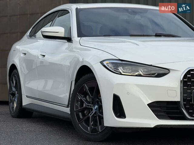 Белый БМВ i4, объемом двигателя 0 л и пробегом 18 тыс. км за 32650 $, фото 11 на Automoto.ua
