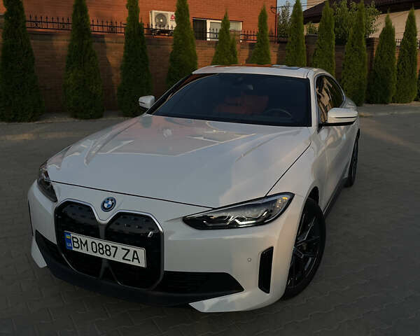 Белый БМВ i4, объемом двигателя 0 л и пробегом 31 тыс. км за 30100 $, фото 13 на Automoto.ua