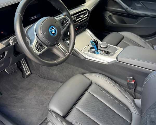 Белый БМВ i4, объемом двигателя 0 л и пробегом 20 тыс. км за 36999 $, фото 21 на Automoto.ua