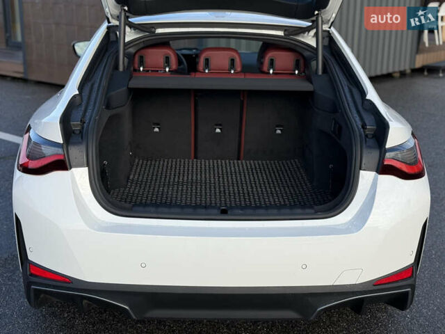 Белый БМВ i4, объемом двигателя 0 л и пробегом 18 тыс. км за 32650 $, фото 25 на Automoto.ua