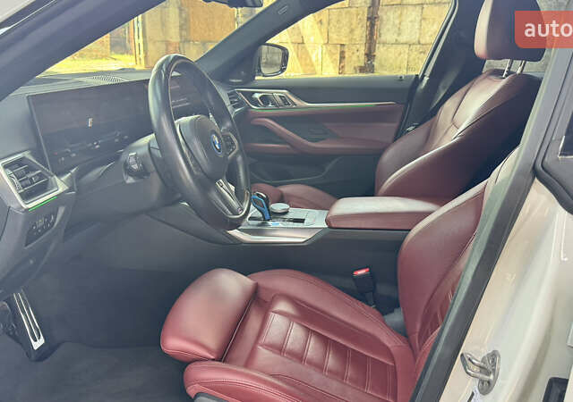 Белый БМВ i4, объемом двигателя 0 л и пробегом 30 тыс. км за 42000 $, фото 10 на Automoto.ua