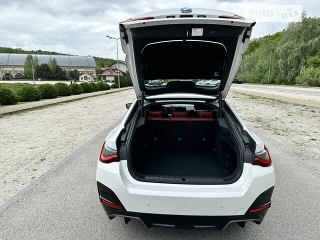 Білий БМВ i4, об'ємом двигуна 0 л та пробігом 3 тис. км за 48700 $, фото 15 на Automoto.ua