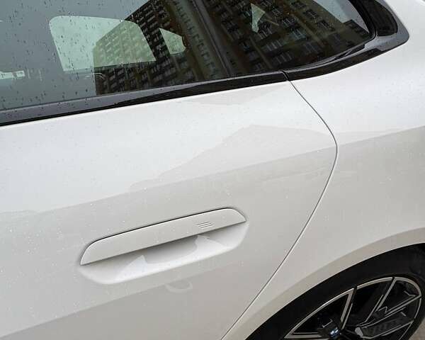 Белый БМВ i4, объемом двигателя 0 л и пробегом 20 тыс. км за 36999 $, фото 12 на Automoto.ua