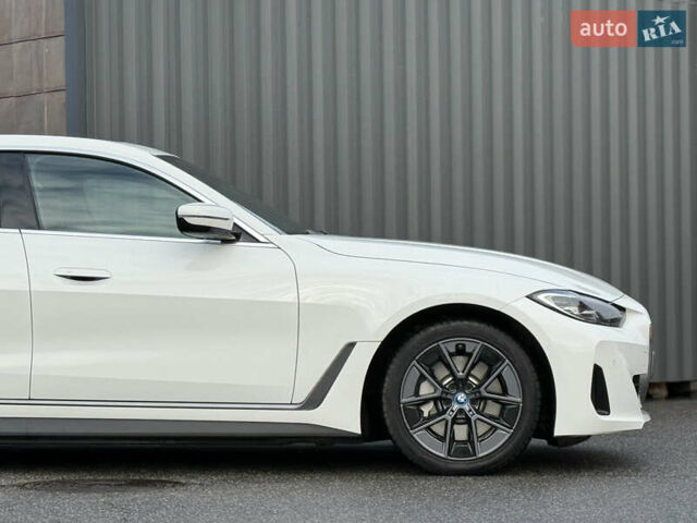 Белый БМВ i4, объемом двигателя 0 л и пробегом 18 тыс. км за 32650 $, фото 14 на Automoto.ua