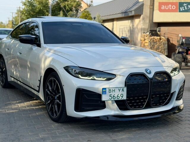 Белый БМВ i4, объемом двигателя 0 л и пробегом 25 тыс. км за 37000 $, фото 4 на Automoto.ua