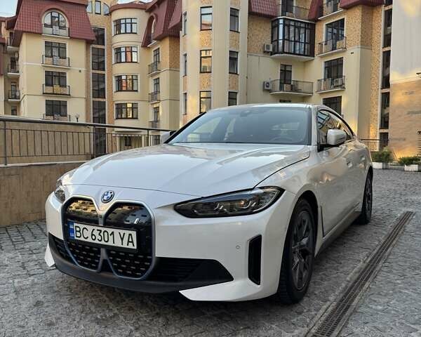 Белый БМВ i4, объемом двигателя 0 л и пробегом 49 тыс. км за 34000 $, фото 1 на Automoto.ua