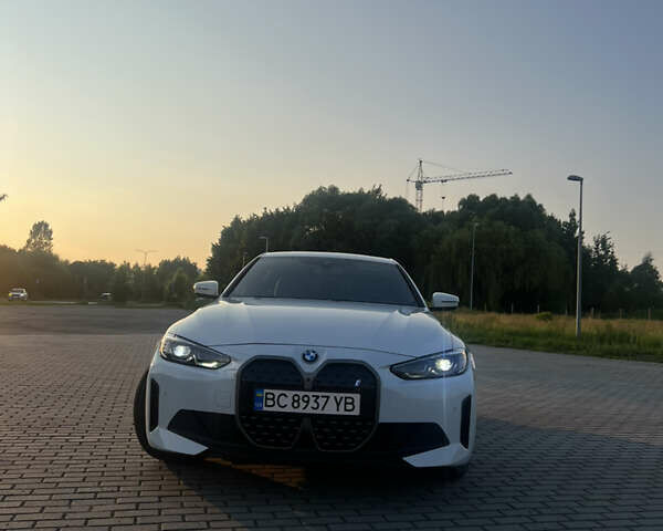 Белый БМВ i4, объемом двигателя 0 л и пробегом 47 тыс. км за 34600 $, фото 10 на Automoto.ua