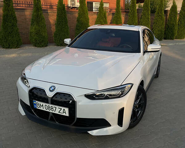 Белый БМВ i4, объемом двигателя 0 л и пробегом 31 тыс. км за 30100 $, фото 12 на Automoto.ua