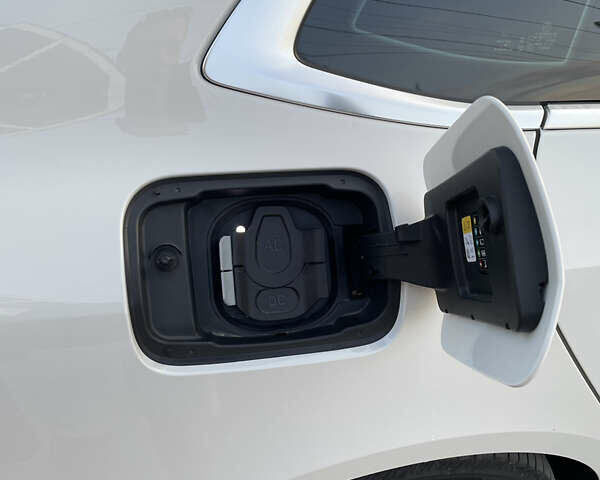 Белый БМВ i4, объемом двигателя 0 л и пробегом 31 тыс. км за 30100 $, фото 37 на Automoto.ua