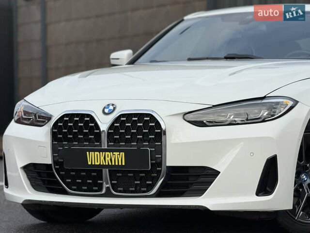 Белый БМВ i4, объемом двигателя 0 л и пробегом 18 тыс. км за 32650 $, фото 2 на Automoto.ua