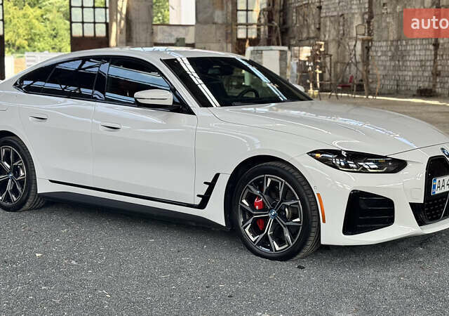 Белый БМВ i4, объемом двигателя 0 л и пробегом 30 тыс. км за 42000 $, фото 7 на Automoto.ua