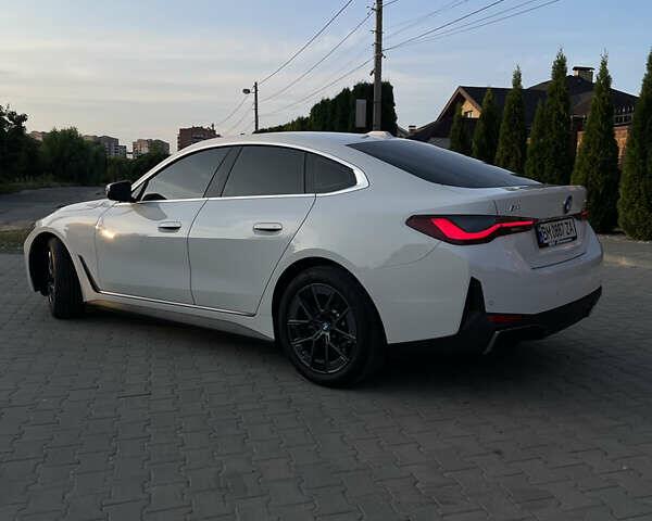 Белый БМВ i4, объемом двигателя 0 л и пробегом 31 тыс. км за 30100 $, фото 3 на Automoto.ua