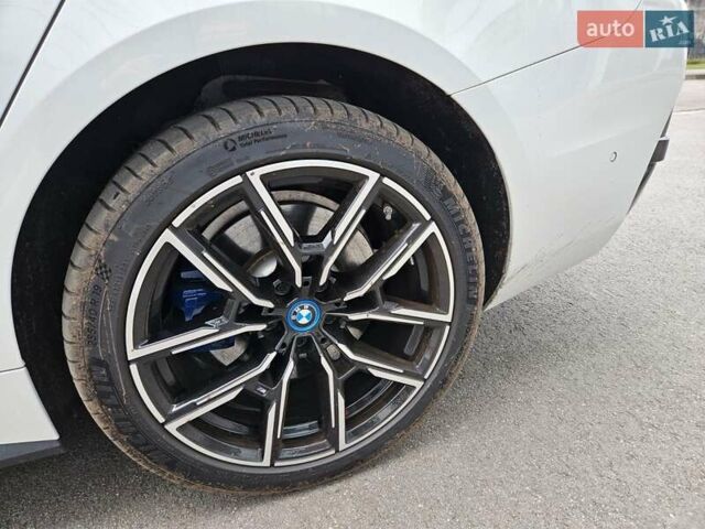 Белый БМВ i4, объемом двигателя 0 л и пробегом 79 тыс. км за 47000 $, фото 15 на Automoto.ua