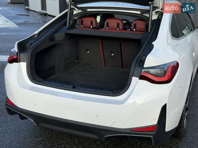 Белый БМВ i4, объемом двигателя 0 л и пробегом 18 тыс. км за 32650 $, фото 26 на Automoto.ua