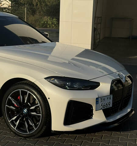 Белый БМВ i4, объемом двигателя 0 л и пробегом 13 тыс. км за 44000 $, фото 6 на Automoto.ua