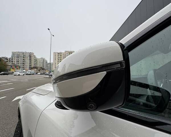 Белый БМВ i4, объемом двигателя 0 л и пробегом 20 тыс. км за 36999 $, фото 10 на Automoto.ua