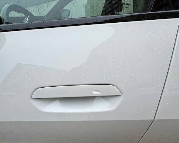 Белый БМВ i4, объемом двигателя 0 л и пробегом 20 тыс. км за 36999 $, фото 11 на Automoto.ua