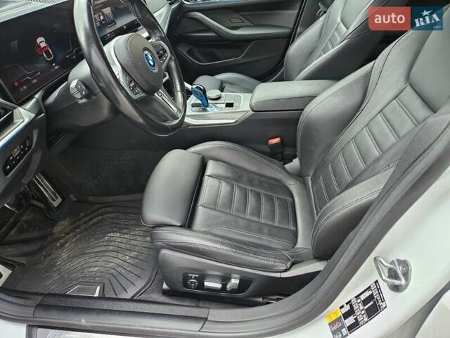 Белый БМВ i4, объемом двигателя 0 л и пробегом 79 тыс. км за 47000 $, фото 4 на Automoto.ua
