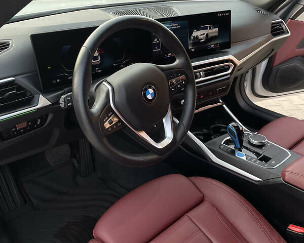 Белый БМВ i4, объемом двигателя 0 л и пробегом 31 тыс. км за 30100 $, фото 18 на Automoto.ua