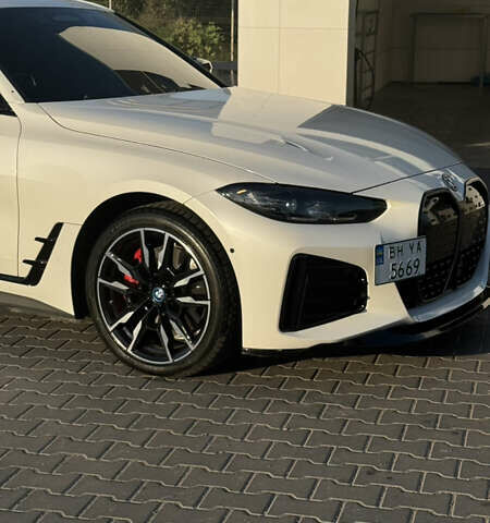 Белый БМВ i4, объемом двигателя 0 л и пробегом 13 тыс. км за 44000 $, фото 4 на Automoto.ua