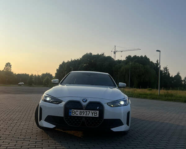 Белый БМВ i4, объемом двигателя 0 л и пробегом 47 тыс. км за 34600 $, фото 8 на Automoto.ua
