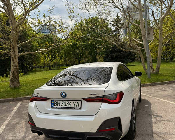 Белый БМВ i4, объемом двигателя 0 л и пробегом 18 тыс. км за 41000 $, фото 3 на Automoto.ua